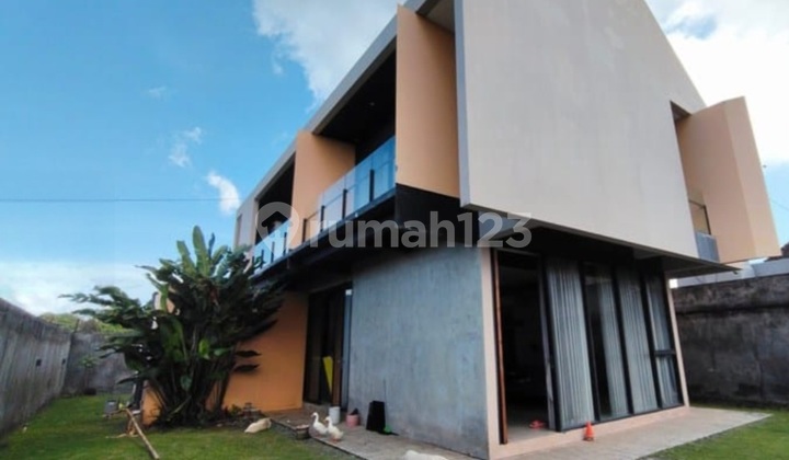 Modern Tropical Villa With Sea View In Gumichik