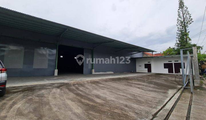 Warehouse with IMB Shophouse and Warehouse in Bung Tomo 2