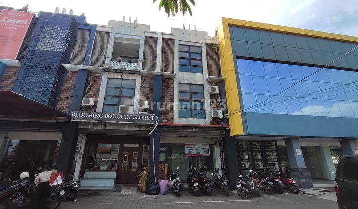 Strategic 3 Floor Shophouse in Mertanadi Sunset 1