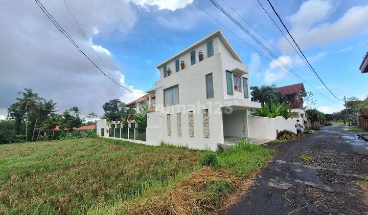 Modern Tropical Villa with Rice Field View in Kemenuh Near Ubud 1