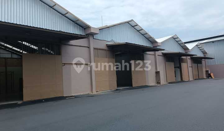 Strategic Warehouse on Raya Mahendradatta
