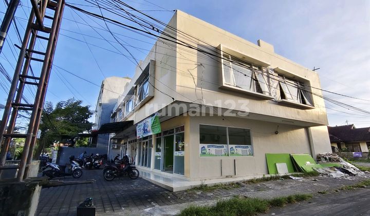 Hook Shophouse Jayagiri Renon 2