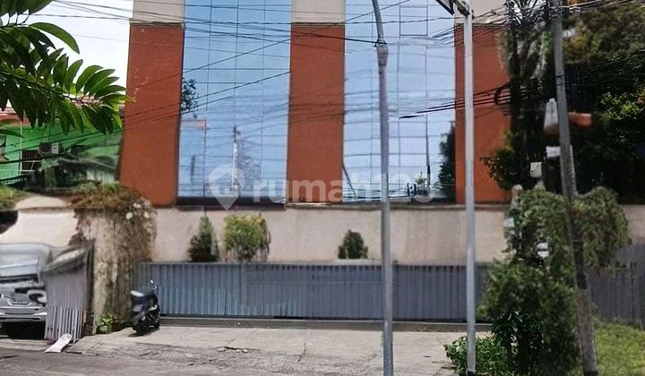 Ruko Gandeng Strategis 3 Lantai Di Kediri Tuban Badung