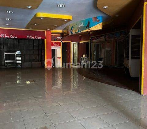 Gedung Ex Toko Busana  Dekat Pantai Double Six  2