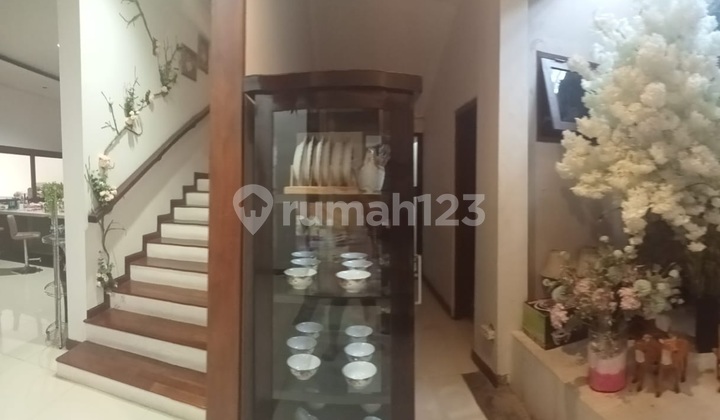 Rumah Exclusive Dengan Sentuhan Balinese Di Tukad Badung Renon 2