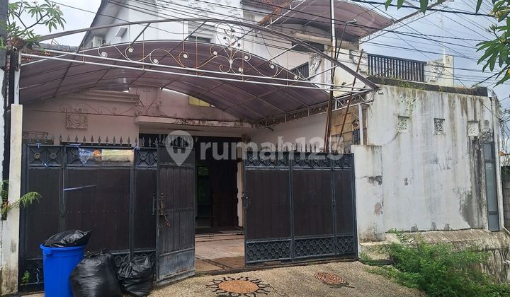 Ready-to-Occupy 2-Story House in Bikini House Padangsambian Klod Denpasar, Bali