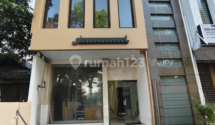 3-Story Shophouse Suitable for Office in Renon 3-Story Shophouse Suitable for Office in Renon