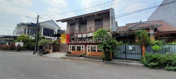 Rumah Jalan Lebar di Boulevard Hijau Harapan Indah Bekasi  1