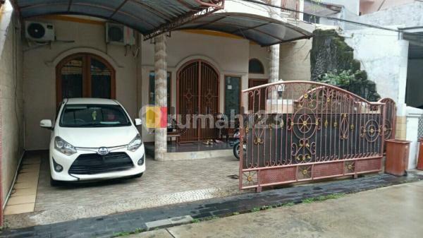 Mayor's Complex House in Kelapa Gading, 2-Story House in a Highly Strategic Location