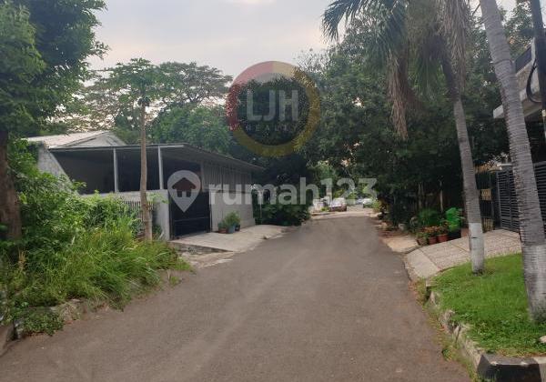 House for sale in Pulomas East Jakarta, wide road, comfortable neighborhood. 2