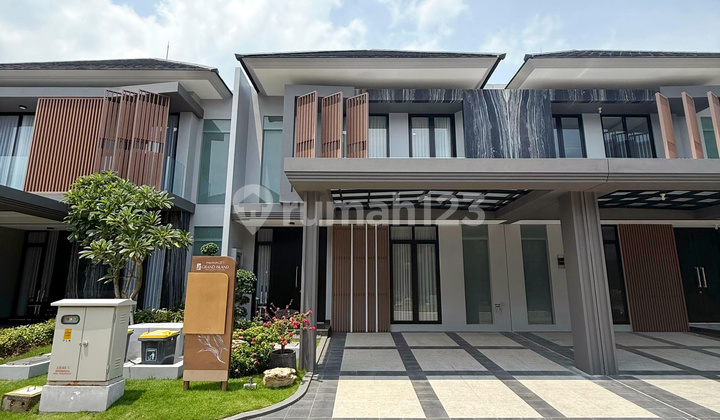 Rumah Gress Minimalis 2 Lt Pakuwon City Depan Dekat Galaxy