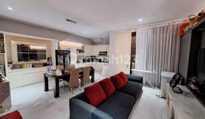 Rumah Minimalis 2 LT Murah Mewah Pakuwon City Dekat Araya