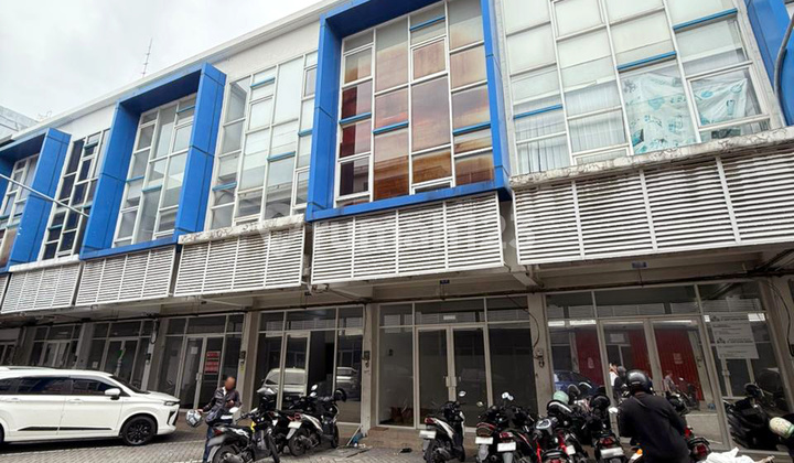Cheap Rental 3-Story Shophouse Ready to Use Section One Rungkut 2