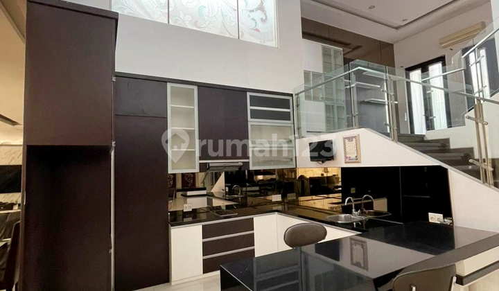 Premium Rumah Minimalis 2 Lt Murah Pakuwon City 2