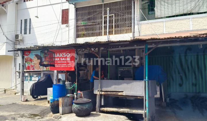 Cheap Sale 2.5 Storey Shop House on Mulyosari Main Road, Pakuwon City Cheap Sale 2.5 Storey Shop House on Mulyosari Main Road, Pakuwon City
