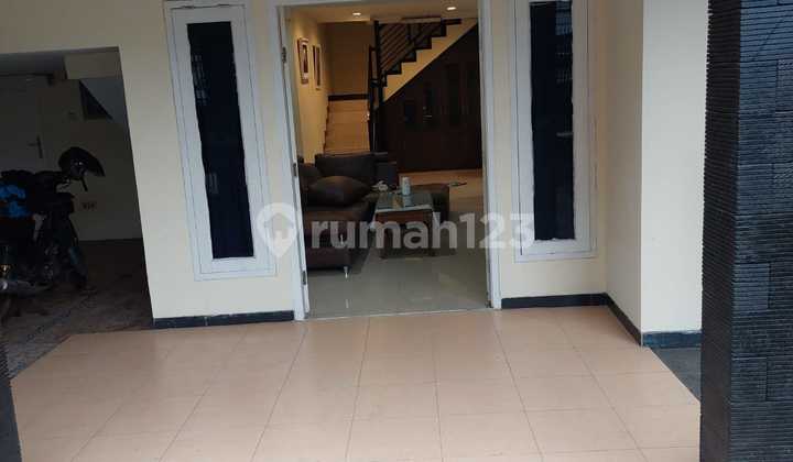 Rumah Bagus SHM di Jalan Raden Saleh, Depok