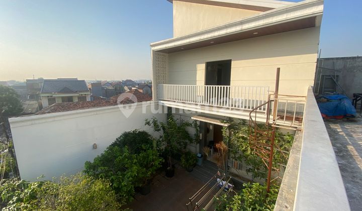 Dijual Rumah Tinggal + Rumah Kost Aktif 12 Kamar di Lubang Buaya, Cipayung Jakarta Timur