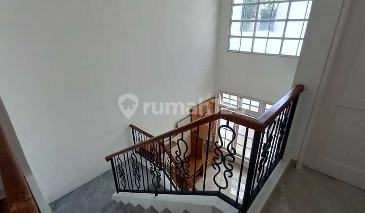 Dijual Rumah - Legenda Wisata Cibubur LT Luas | 4 Kamar Tidur | Siap Huni 2