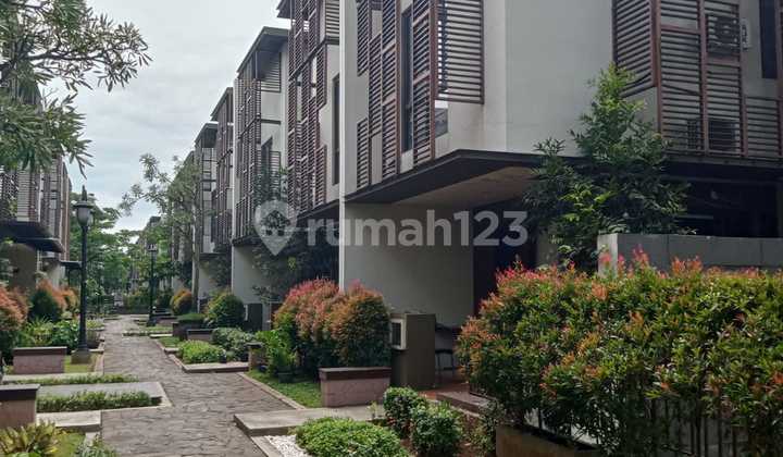 3 Story House 6x10 Whelford Town House Concept Eligible for Mortgage Near Toll Road