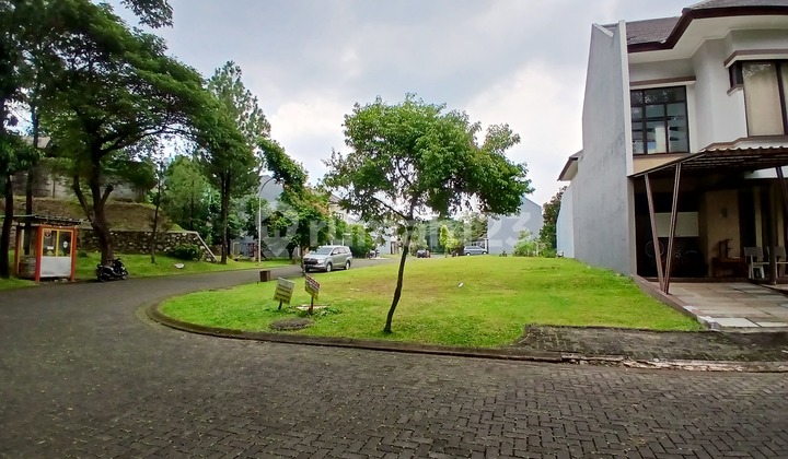 Rare Plot Adjacent to Park 13x20 in Illustria Cluster, Facing Ice BSD Rare Plot Adjacent to Park 13x20 in Illustria Cluster, Facing Ice BSD