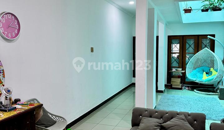 For Sale 2-Story House With Strategic Location In Mampang Prapatan 2