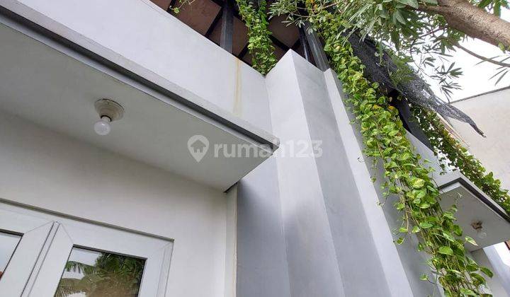 Rumah Cantik 2 Lantai Private Rooftop Tanjung Barat Jaksel 1