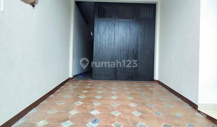 Rumah Rapi Modern Minimalis Ada Balkon, SHM 2