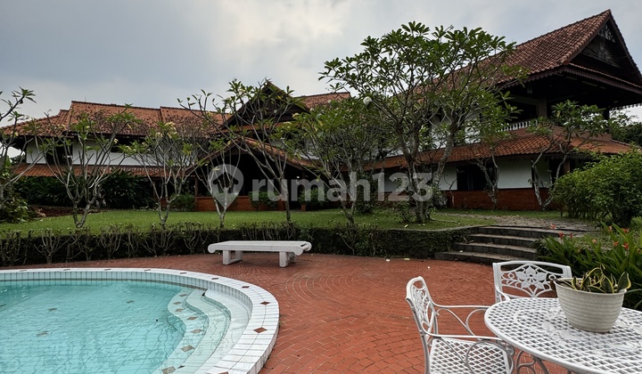 For Sale Luxury House With Villa Ambiance And Spacious Yard In Cirendeu 2