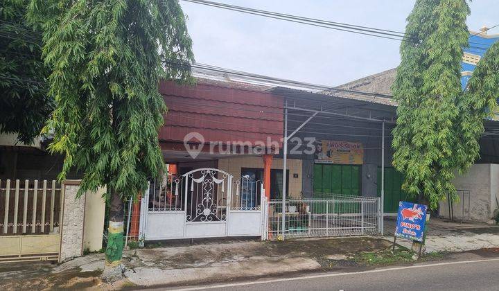 Rumah Di Tepi Jalan Utama, Jl Urip Sumoharjo 1