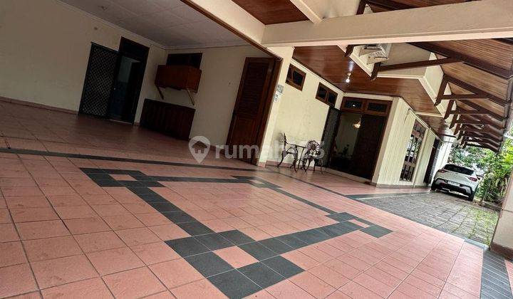 Rumah 2 Lantai Bagus Furnished SHM di Tebet Dalam, Jakarta Selatan 2