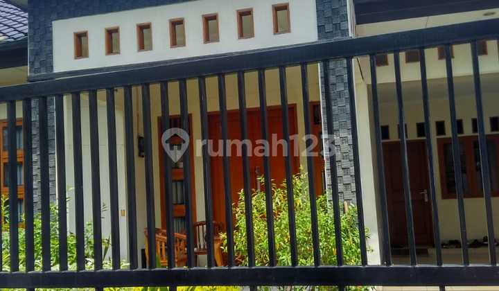 Rumah Bagus Unfurnished SHM di Kesehatan Bintaro, Jakarta Selatan