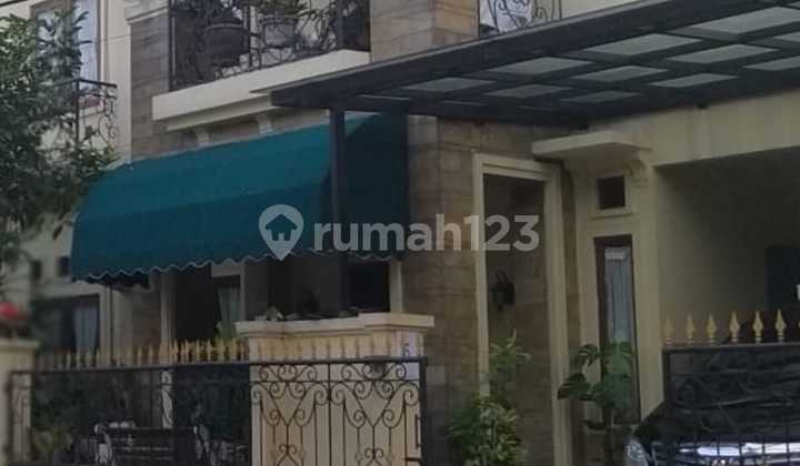 Rumah 2 Lantai dengan Kolam Renang di Bintaro Sektor 3A. (Noviv)