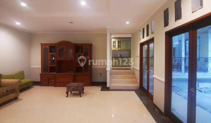Rumah Mewah Tomang selangkah ke Mal Taman Anggrek 1