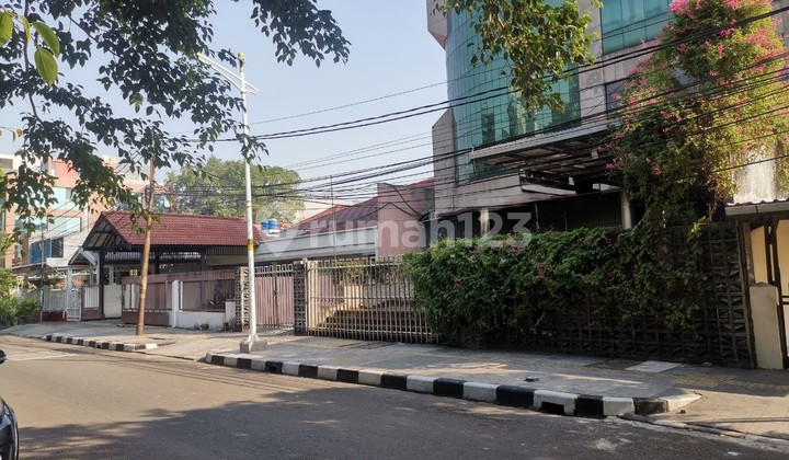 Gedung 5 Lt. Lokasi Strategis Cocok Untuk Kantor / Resto