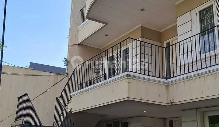 Rumah 3 Lantai Ada Pool Dijual di Pondok Indah