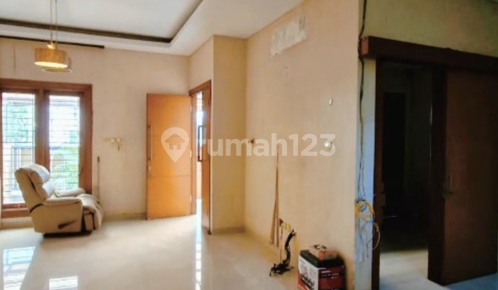 Rumah Terawat 2,5 Lantai Belakang Pondok Indah Mall