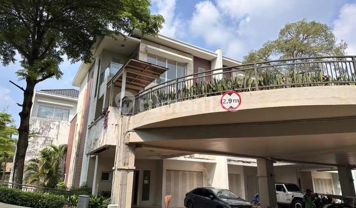 Rumah Qozy View Cantik di Hoek Komp River Valley Lebak Bulus