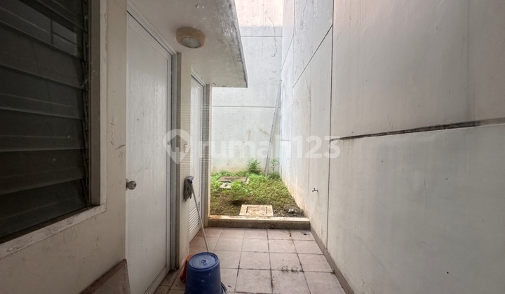 Rumah Qozy View Cantik di Hoek Komp River Valley Lebak Bulus