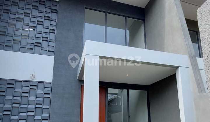 Qozy House New 3+1 Bedroom Flores Street Megapolitan Cinere Complex. Qozy House New 3+1 Bedroom Flores Street Megapolitan Cinere Complex.