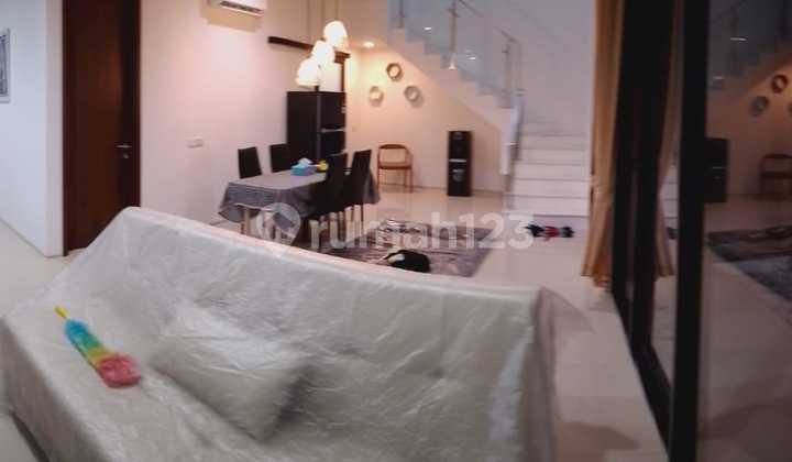 ruang keluarga harus cepat laku jual semi