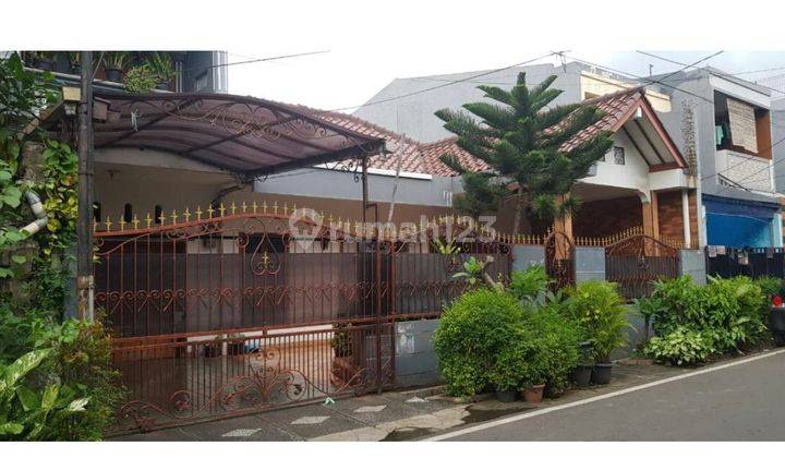 RUMAH DI CEMPAKA PUTIH BARAT 1