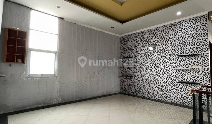 Rumah 3 Lantai Semi Furnished Di Rawa Badak 2