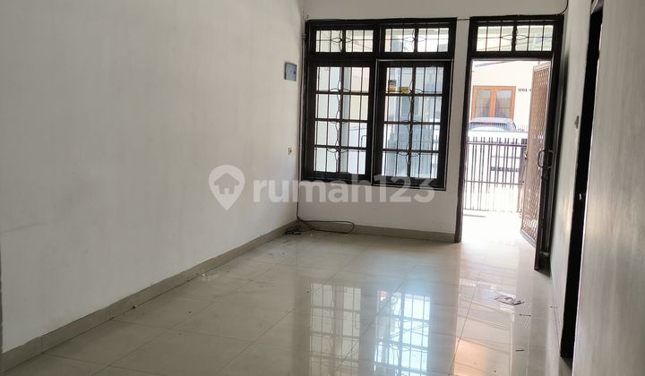 Standard Ready-to-Occupy House Janur Kuning Kelapa Gading North Jakarta 2