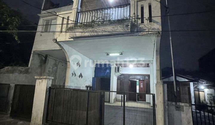 Strategic House Access to the Golden Triangle of Central Pondok Jaya, South Jakarta