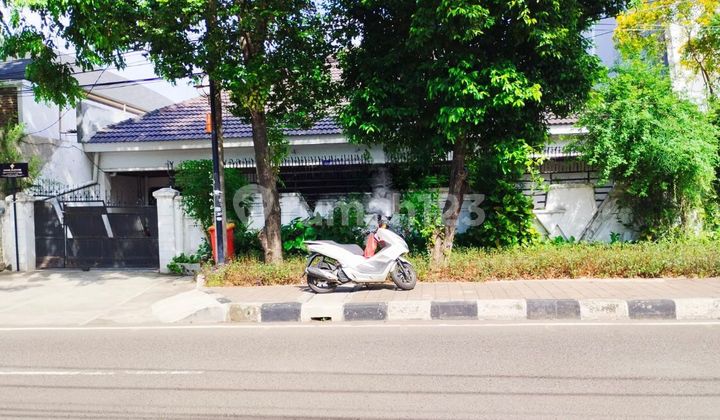 3 Car Row House on Jalan Cempaka Putih Tengah, Central Jakarta