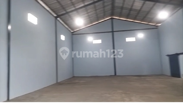 Warehouse for Rent in Mustikasari with Colt Diesel Access