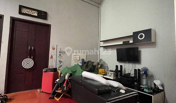 Rumah 3 Lantai, Semi Furnished  2