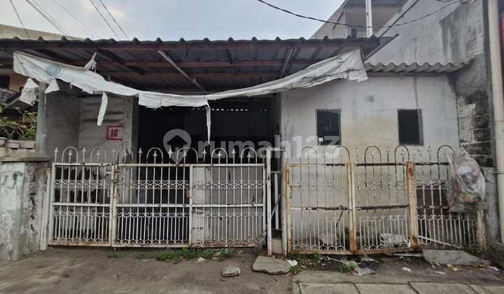 Rumah Tua Hitung Tanah Pinggir Jalan di Duren Sawit Jakarta Timur