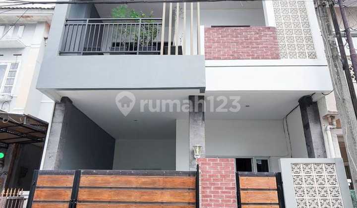 Rumah Baru Renovasi 2.5 Lantai di Taman Harapan Baru Bekasi Rumah Baru Renovasi 2.5 Lantai di Taman Harapan Baru Bekasi