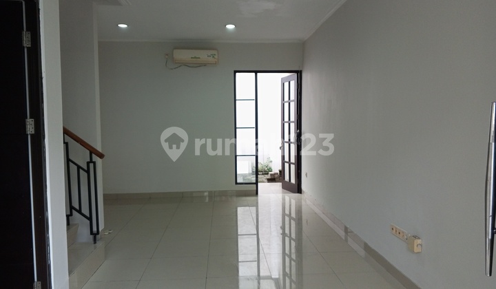 Disewakan Rumah East Asia Green Lake City 6X18m, 5 Unit AC 2